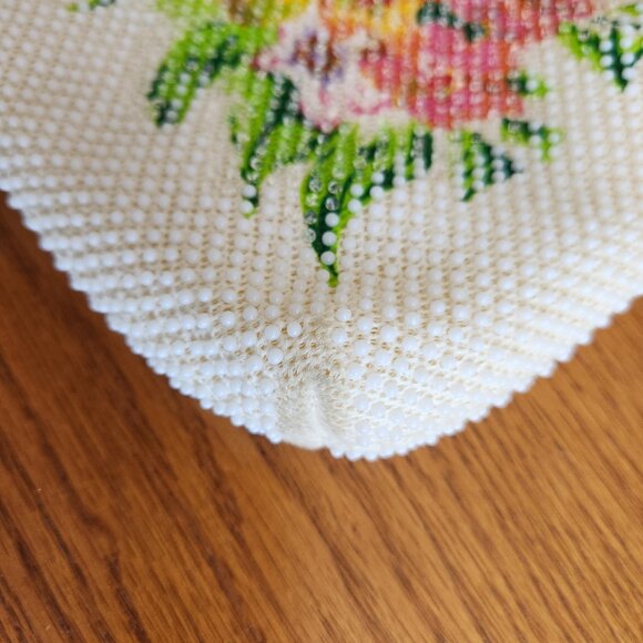 VINTAGE 1960-S BEADED BAG WITH FLOWER DESIGN. - Picture 7 of 10